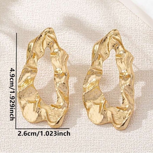 gold circle elegant statement earrings - Picture 3 of 4
